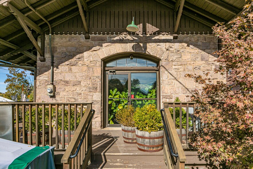 2 Bridge St, Milford, NJ à vendre - Photo du bâtiment - Image 3 de 51