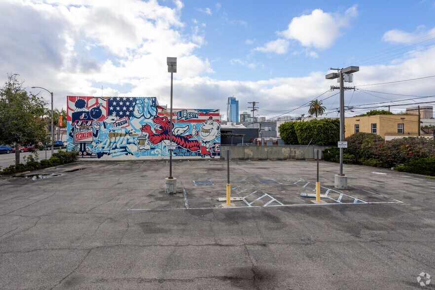832 E 5th St, Long Beach, CA à vendre - Photo du bâtiment - Image 3 de 5