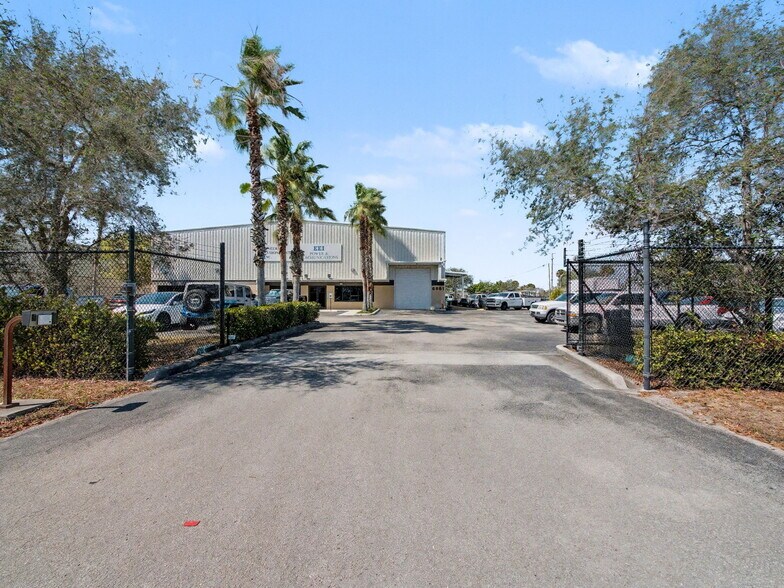 6861 Garden Rd, Riviera Beach, FL à vendre - Photo du bâtiment - Image 2 de 59