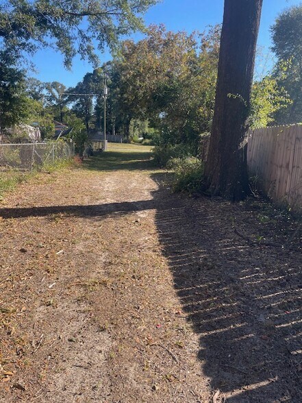 450 S Savage St, Crestview, FL à vendre - Photo du bâtiment - Image 2 de 4