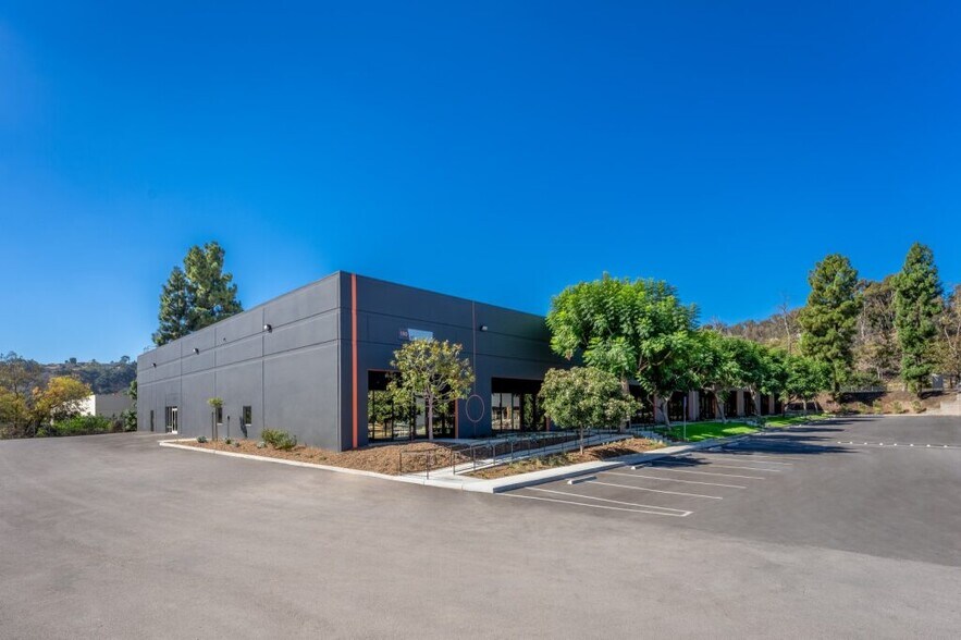 5965 Santa Fe St, San Diego, CA à louer - Photo du bâtiment - Image 2 de 4