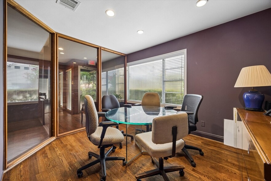 1212 Antoine Dr, Houston, TX for lease - Building Photo - Image 3 of 8