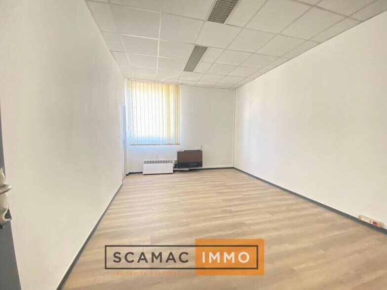 Office in Gardanne for lease - Interior Photo - Image 1 of 4
