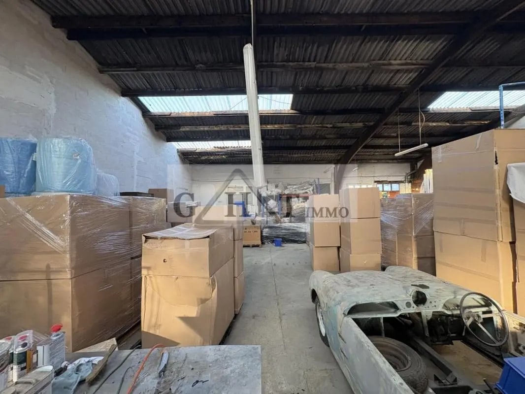 Office in Vaux-le-Pénil for lease Interior Photo- Image 1 of 8