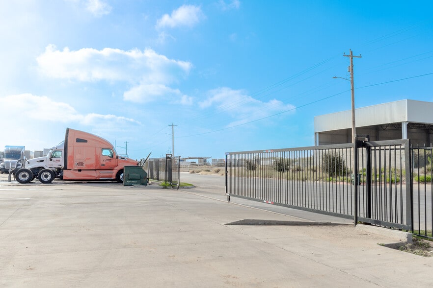 119 North America Rd, Laredo, TX à vendre - Photo du bâtiment - Image 1 de 27