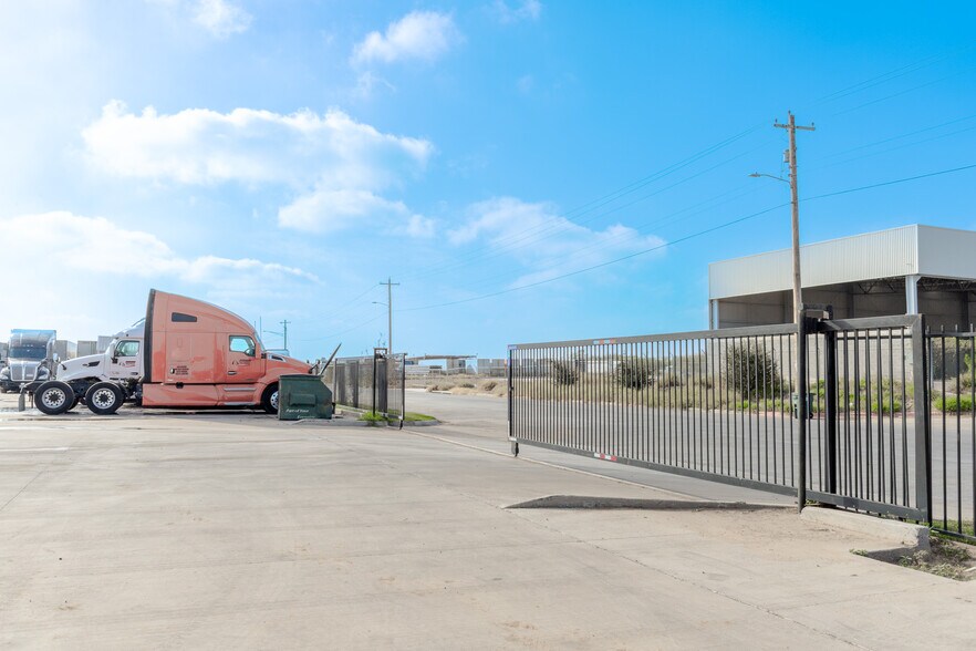 119 North America Rd, Laredo, TX à vendre - Photo principale - Image 1 de 27