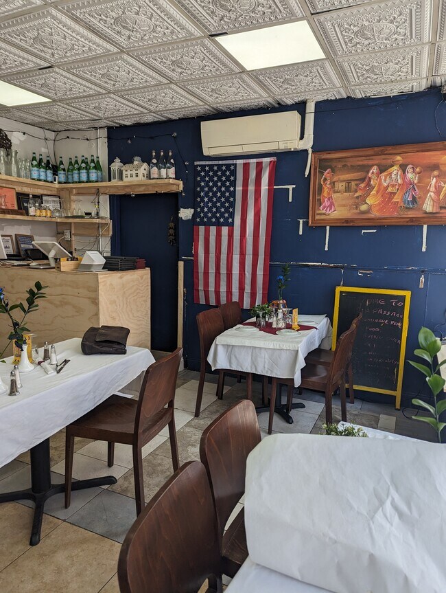 Plus de détails pour 726-728 Courtlandt Ave, Bronx, NY - Commerce de détail à louer