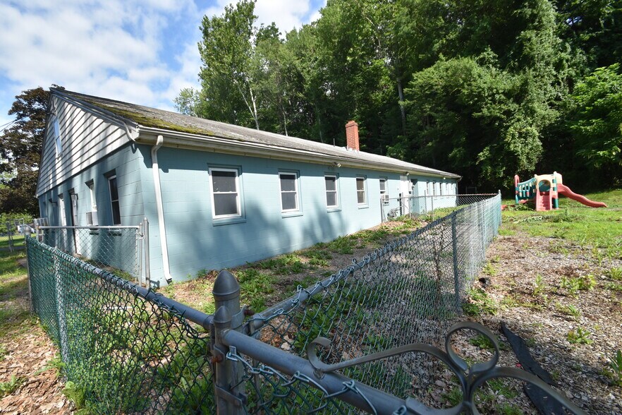 194 House St, Glastonbury, CT à vendre - Photo du bâtiment - Image 2 de 22