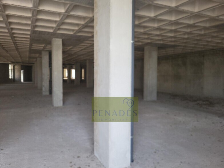 Commerce de détail dans València à louer - Photo du bâtiment - Image 1 de 7