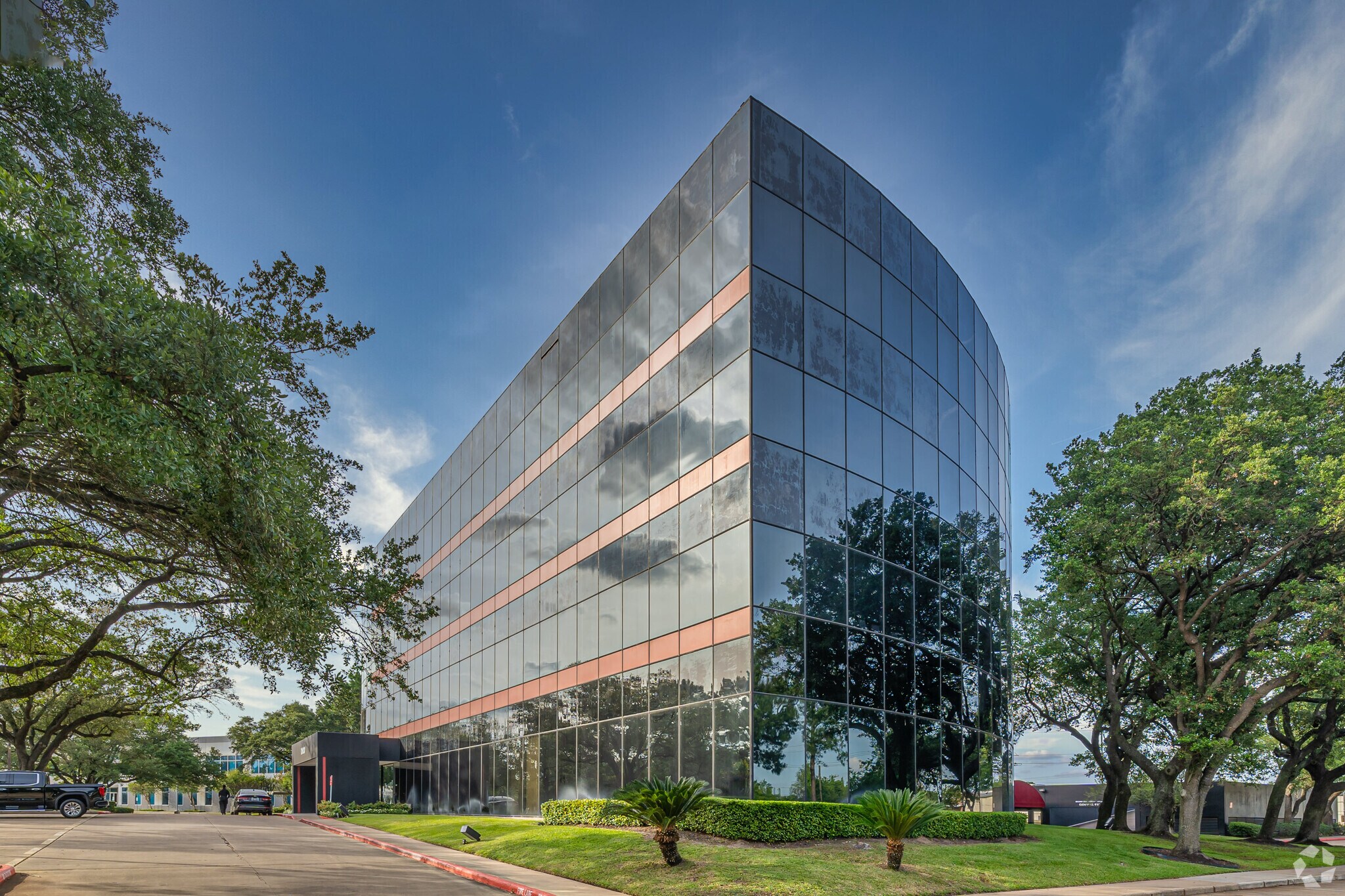 12600 N Featherwood Dr, Houston, TX à louer Photo principale- Image 1 de 10