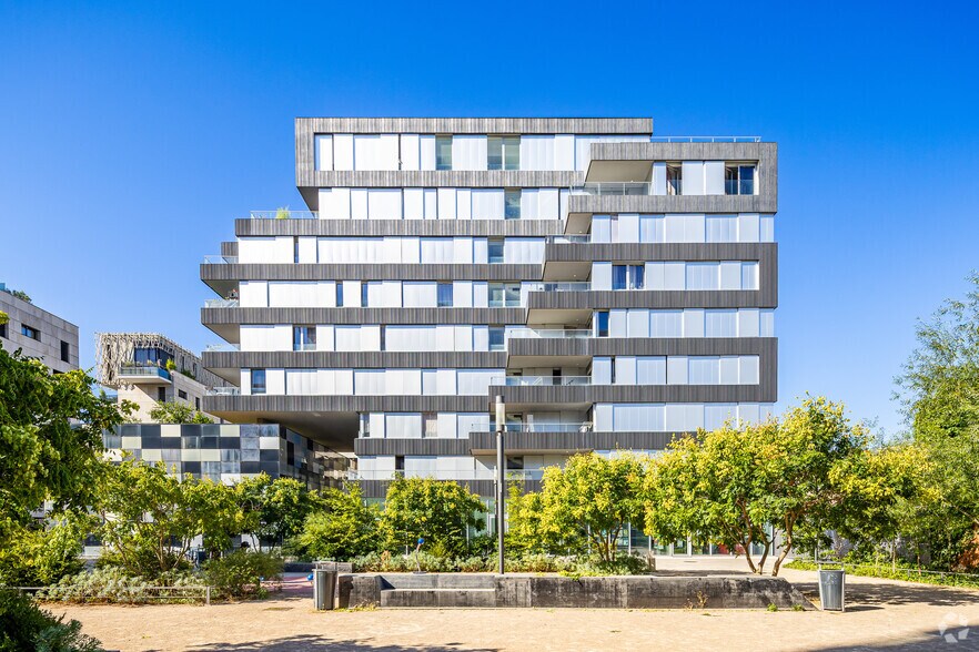 1-3 Place Renée Dufourt, Lyon à vendre - Photo du bâtiment - Image 2 de 13