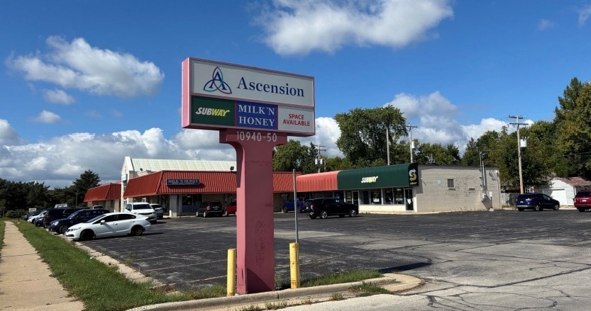 10940-10950 W Capitol Dr, Wauwatosa, WI for lease Building Photo- Image 1 of 9