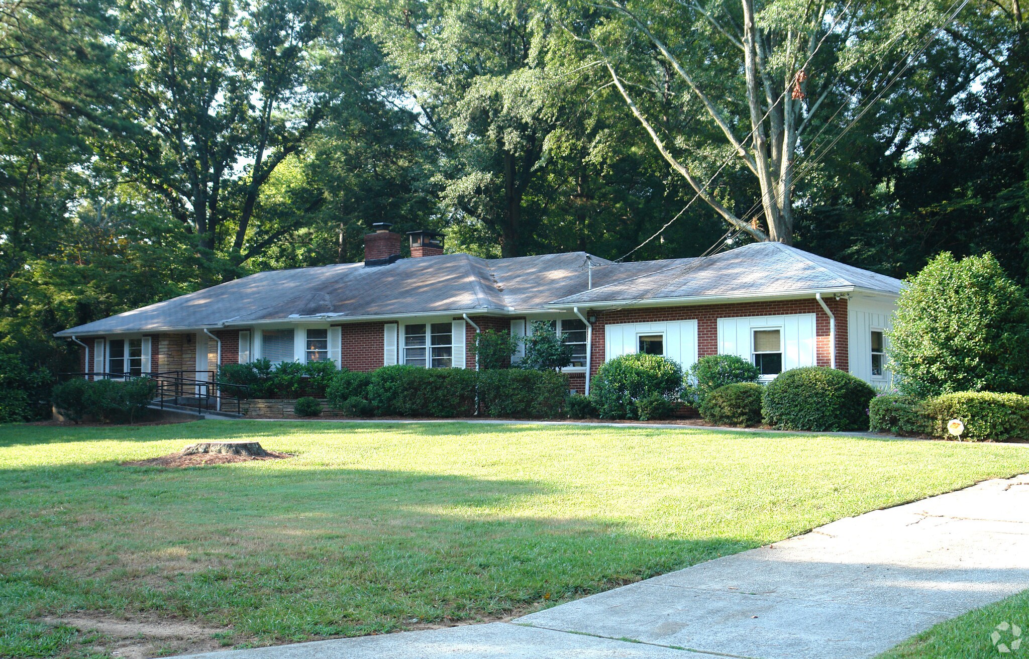339 Johnson Ferry Rd NE, Atlanta, GA à louer Photo principale- Image 1 de 6