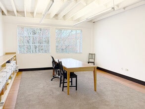 1120-1136 NW Hoyt St, Portland, OR for lease Interior Photo- Image 2 of 2