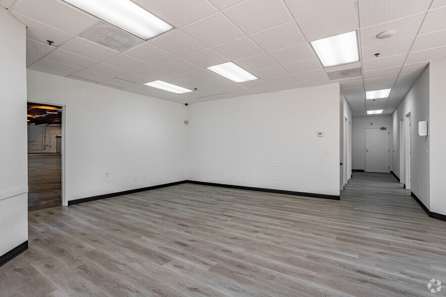 1141 California Ave, Corona, CA for sale - Interior Photo - Image 3 of 49