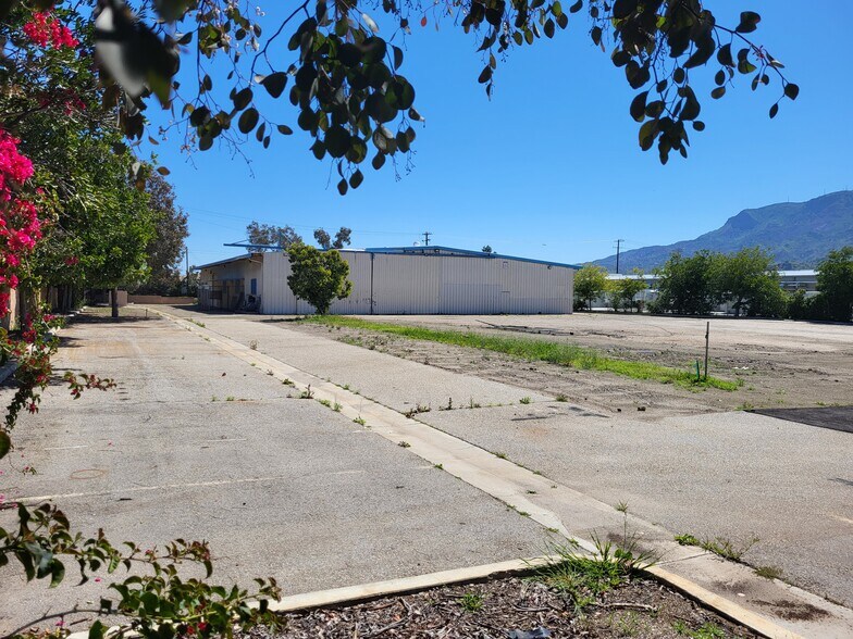 136 N 13th St, Santa Paula, CA à louer - Photo du bâtiment - Image 2 de 3