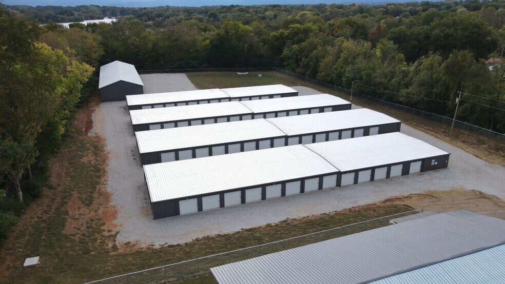 912 Dinah Shore blvd, Winchester, TN à vendre - Photo du bâtiment - Image 2 de 12