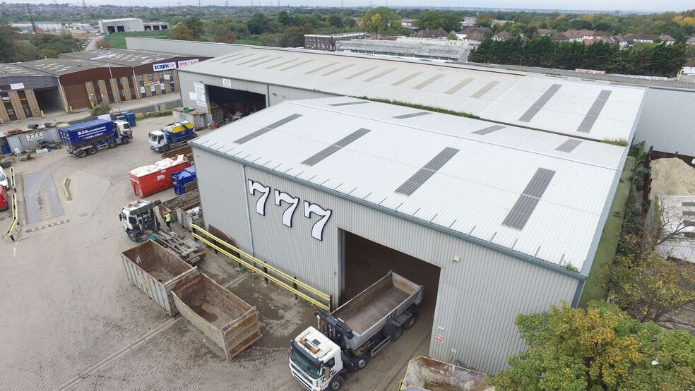 11 Coomber Way, Croydon for lease - Building Photo - Image 2 of 7