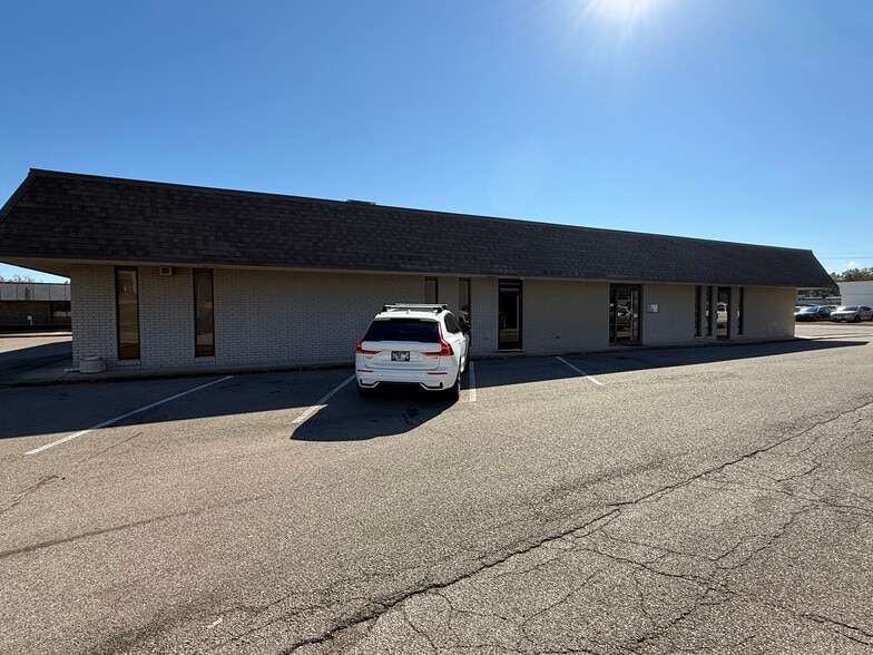 609 Brunson Dr, Tupelo, MS for lease - Building Photo - Image 2 of 17