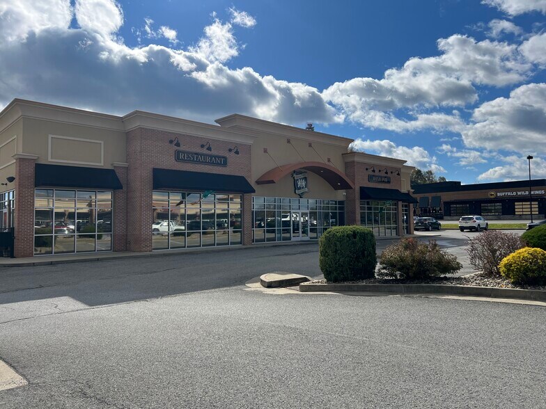 139 Conference Center Way, Bridgeport, WV à louer - Photo du bâtiment - Image 2 de 21