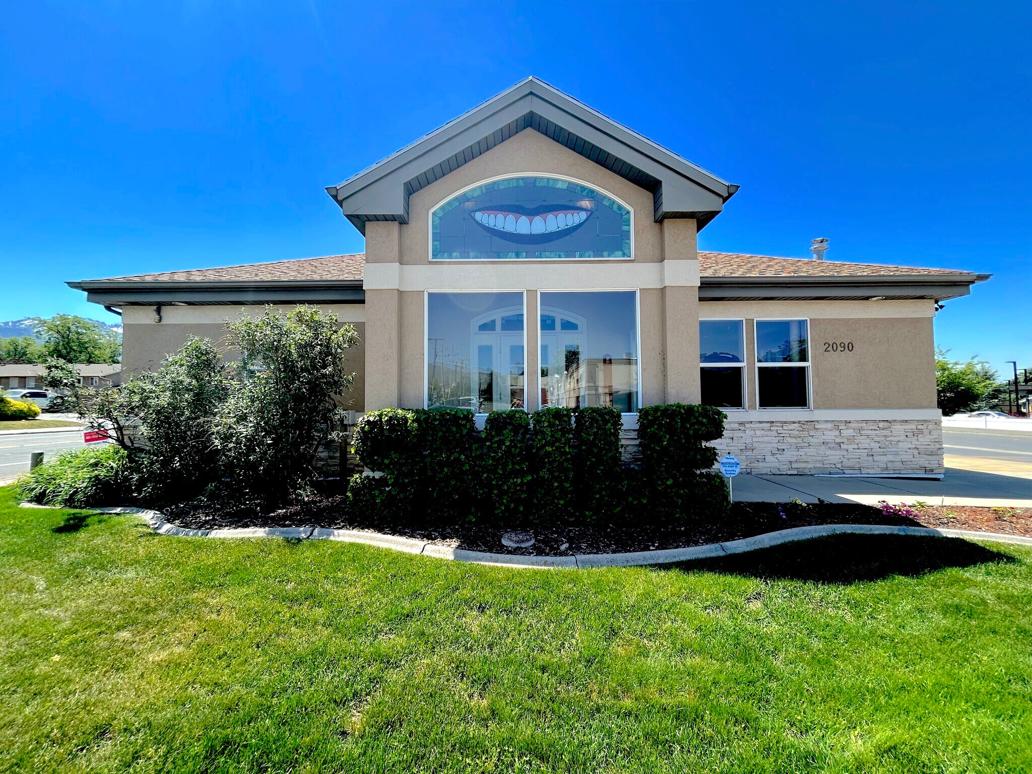 2090 E 2100 S, Salt Lake City, UT à vendre Photo du bâtiment- Image 1 de 1