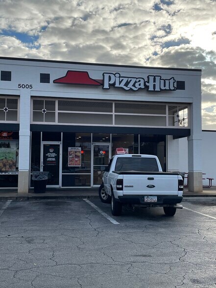 5015 Floyd Rd SW, Mableton, GA à louer - Photo du bâtiment - Image 3 de 10
