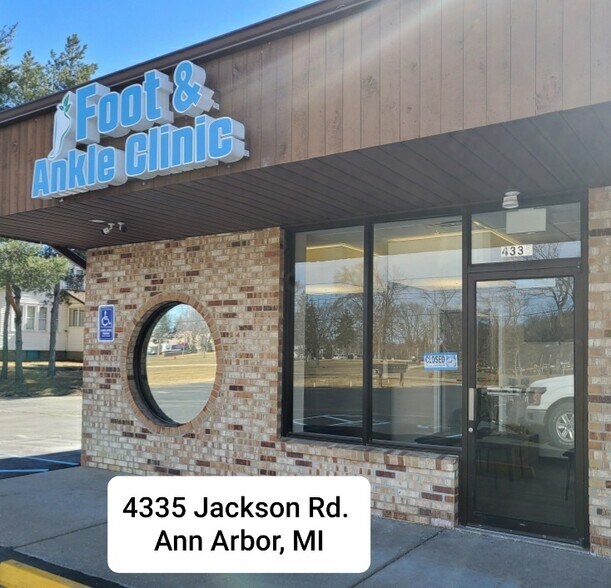 4335-4395 Jackson Rd, Ann Arbor, MI à louer - Photo du bâtiment - Image 3 de 4