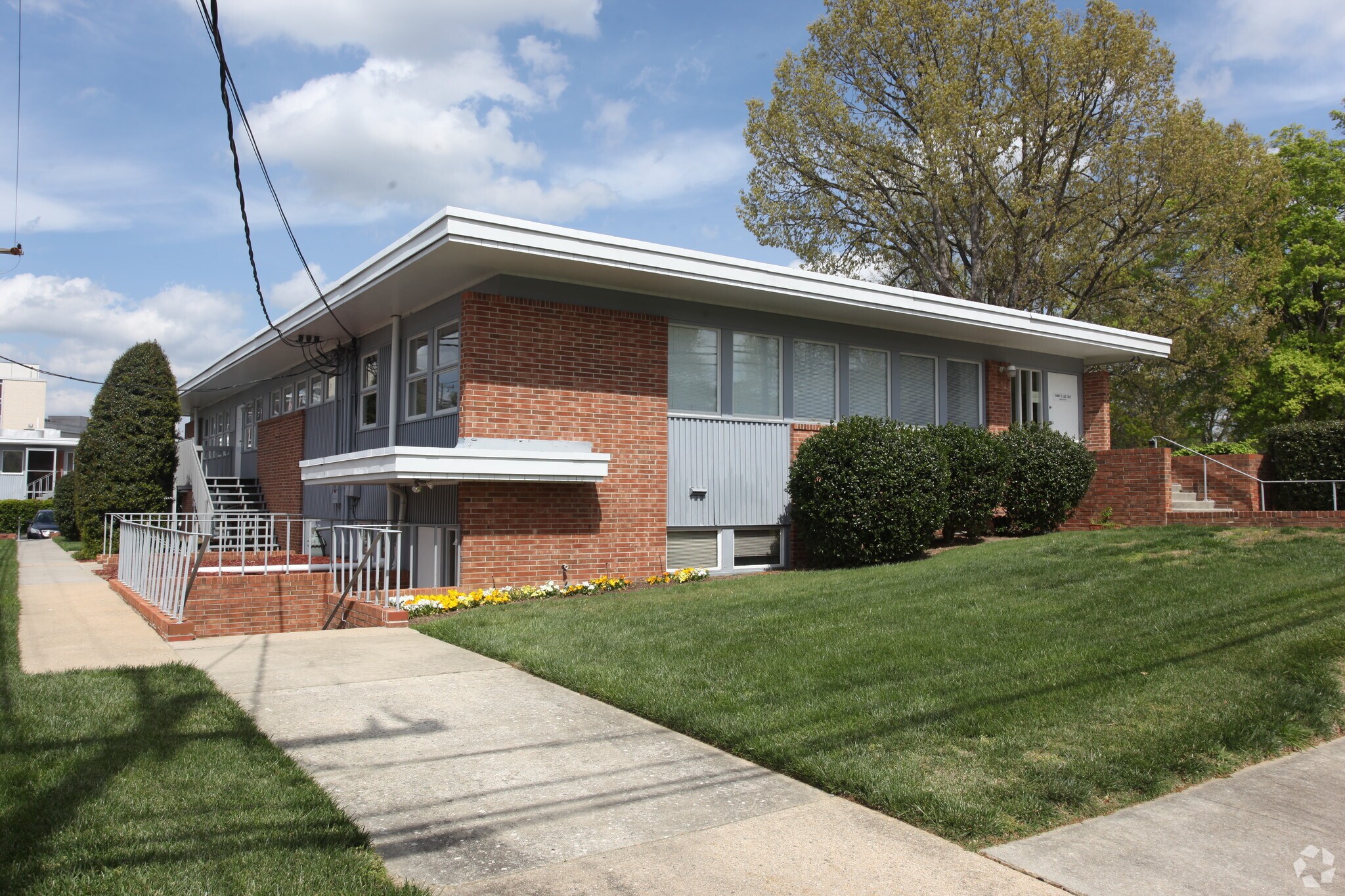 601 Walter Reed Dr, Greensboro, NC for sale Primary Photo- Image 1 of 1