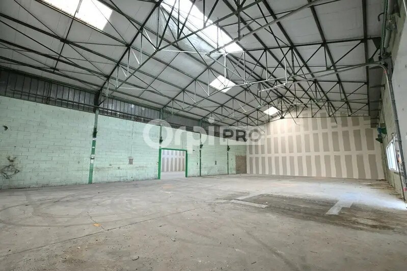 Flex in Reyrieux for lease - Interior Photo - Image 2 of 8