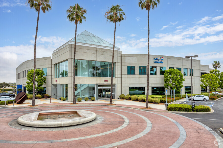 3900 Kilroy Airport Way, Long Beach, CA à louer - Photo du bâtiment - Image 1 de 35