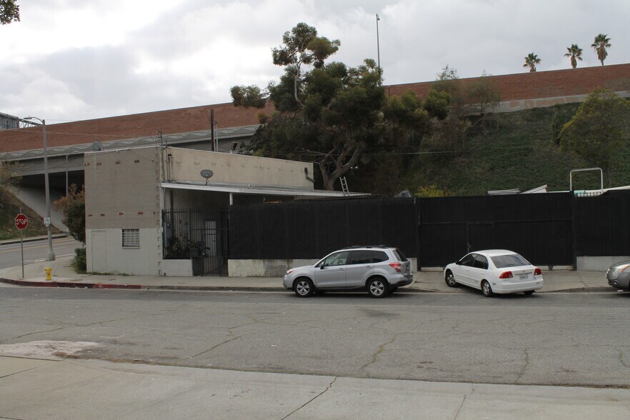 661 N Pacific Ave, San Pedro, CA à vendre - Photo du bâtiment - Image 2 de 24