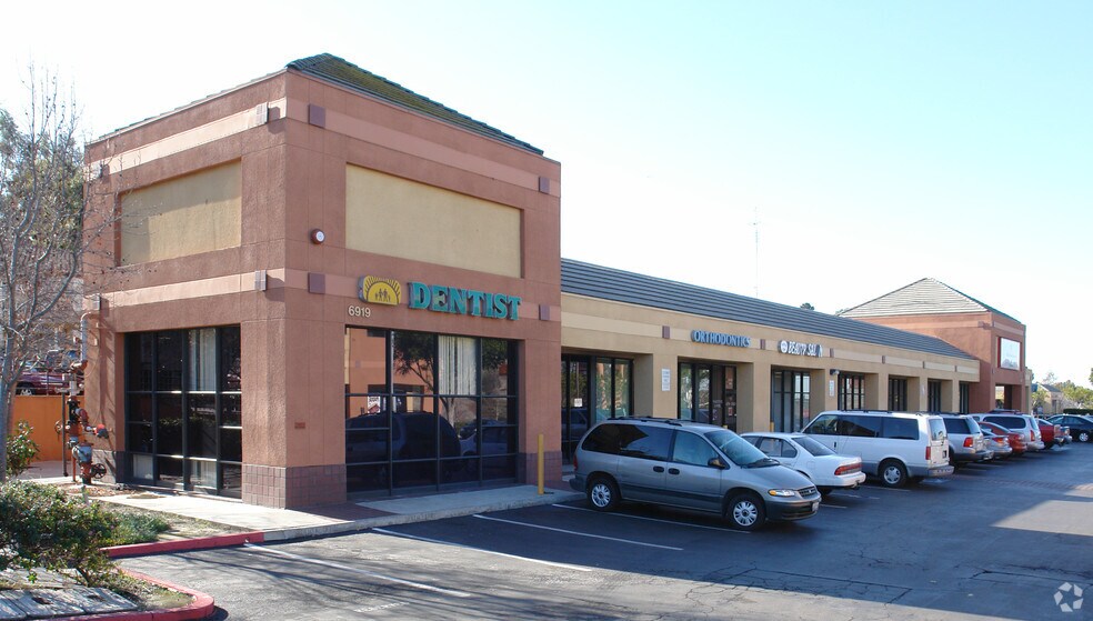 6905-6925 Paradise Valley Rd, Spring Valley, CA à louer - Photo principale - Image 2 de 5