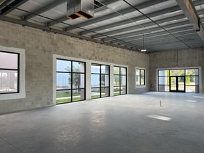 11850-11880 Cheeca Ct, Fort Myers, FL for lease Interior Photo- Image 2 of 3