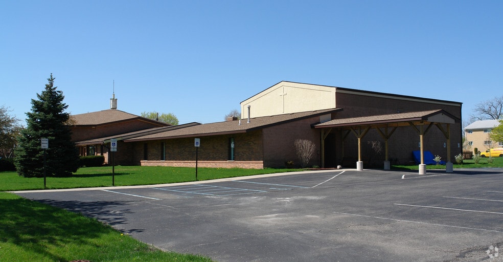 1001 Chester Rd, Lansing, MI à vendre - Photo du bâtiment - Image 2 de 8
