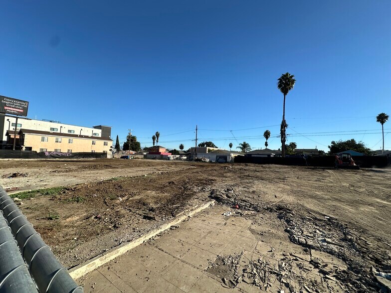 8872 S Vermont Ave, Los Angeles, CA à louer - Photo du bâtiment - Image 3 de 4