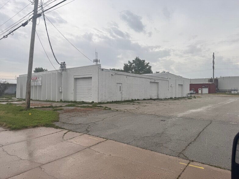 201 Farabee Dr S, Lafayette, IN à louer - Photo du bâtiment - Image 2 de 7