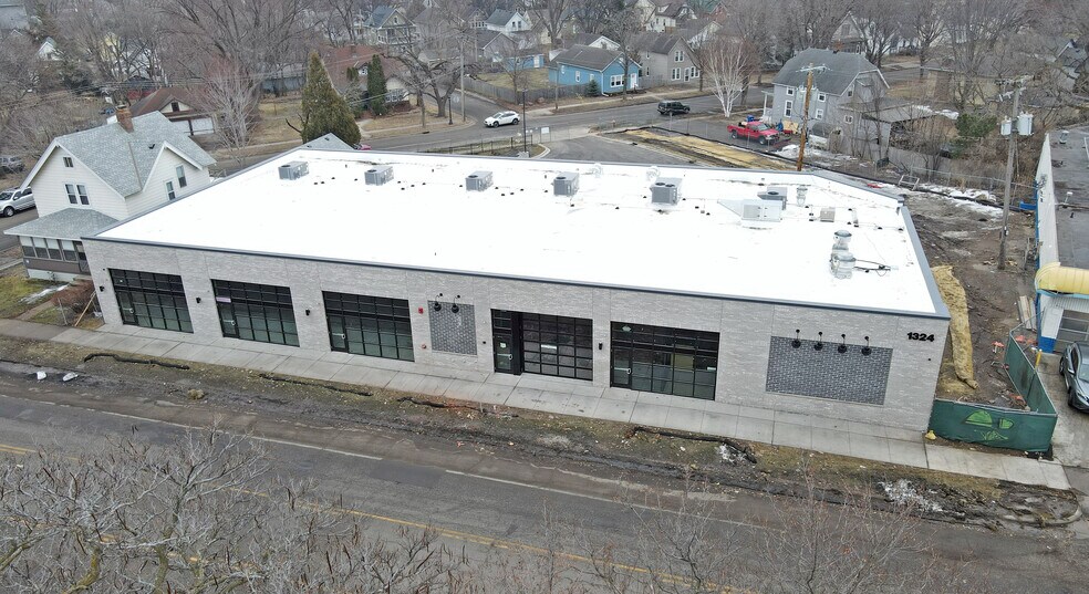 1324 7th St W, Saint Paul, MN à louer - Photo du bâtiment - Image 2 de 9