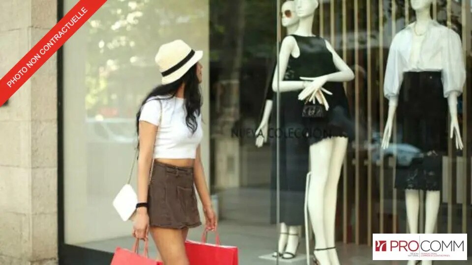 Retail in Vincennes for lease Building Photo- Image 1 of 4