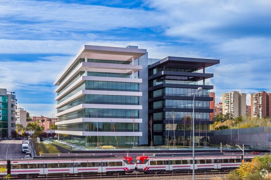 Calle Vía de los Poblados, 1, Madrid, Madrid for lease - Building Photo - Image 3 of 4
