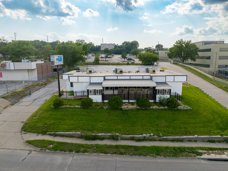 1300 S 72nd St, Omaha, NE à vendre - Photo du bâtiment - Image 1 de 1