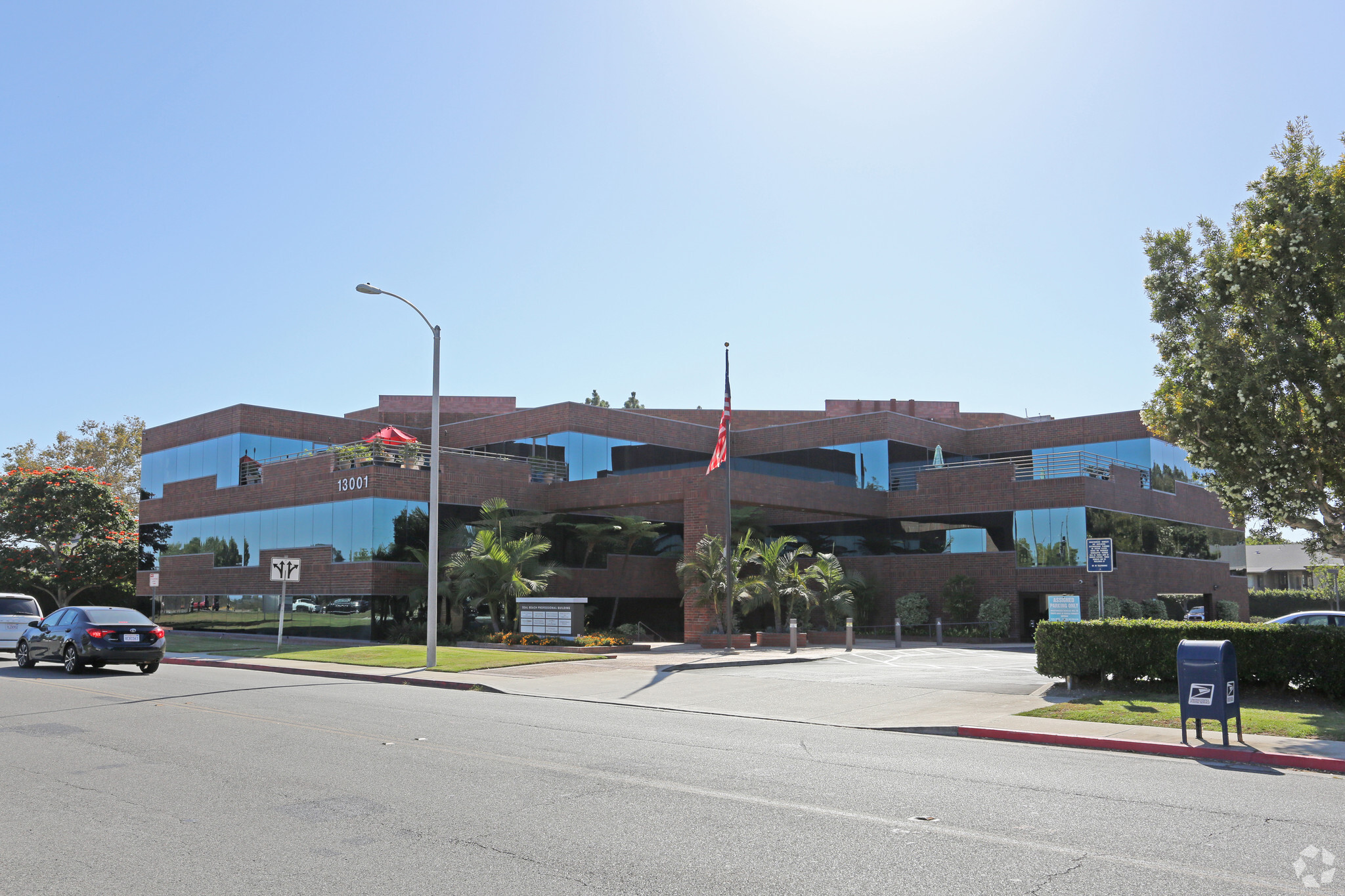 13001 Seal Beach Blvd, Seal Beach, CA à vendre Photo du bâtiment- Image 1 de 1