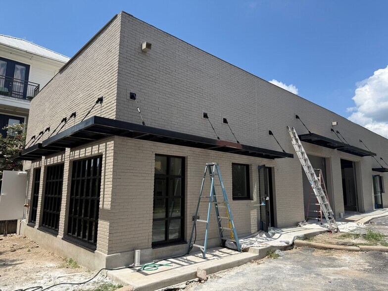 5602 Clay Ave, Austin, TX à louer - Photo du bâtiment - Image 2 de 12