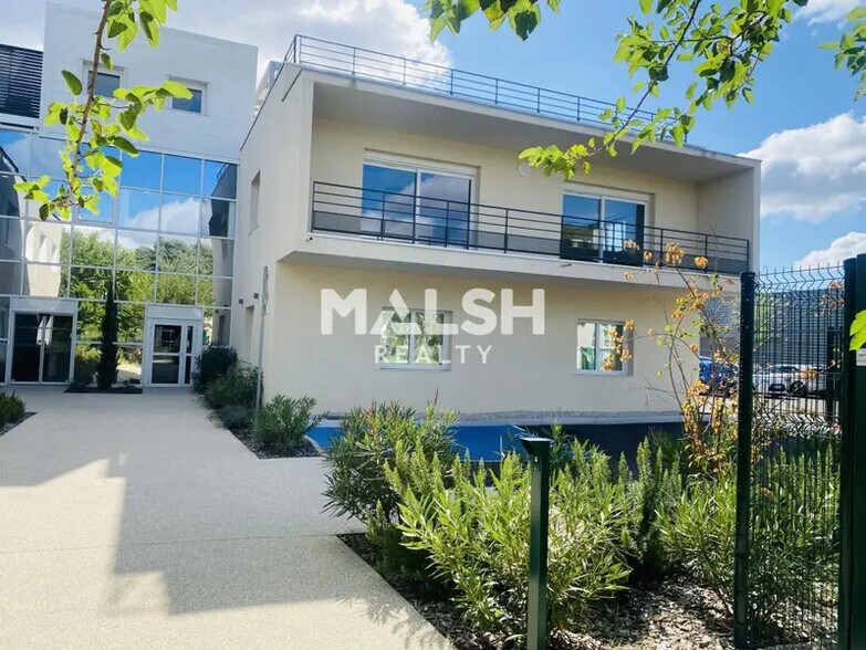 Office in Bron for sale - Building Photo - Image 2 of 15