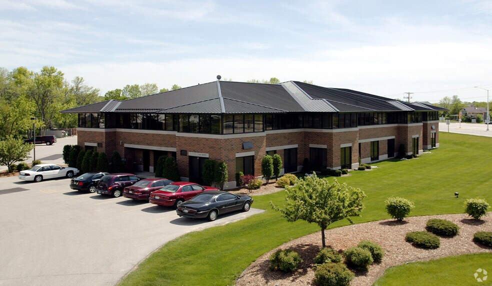 N27W23957 Paul Rd, Pewaukee, WI à louer - Photo du bâtiment - Image 3 de 4