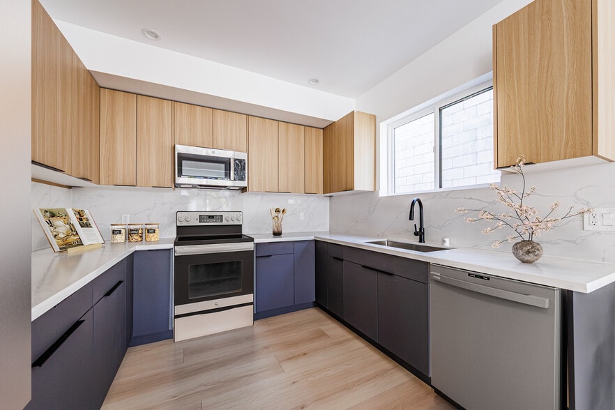 13461 Beach Ave, Marina Del Rey, CA for sale - Building Photo - Image 3 of 45