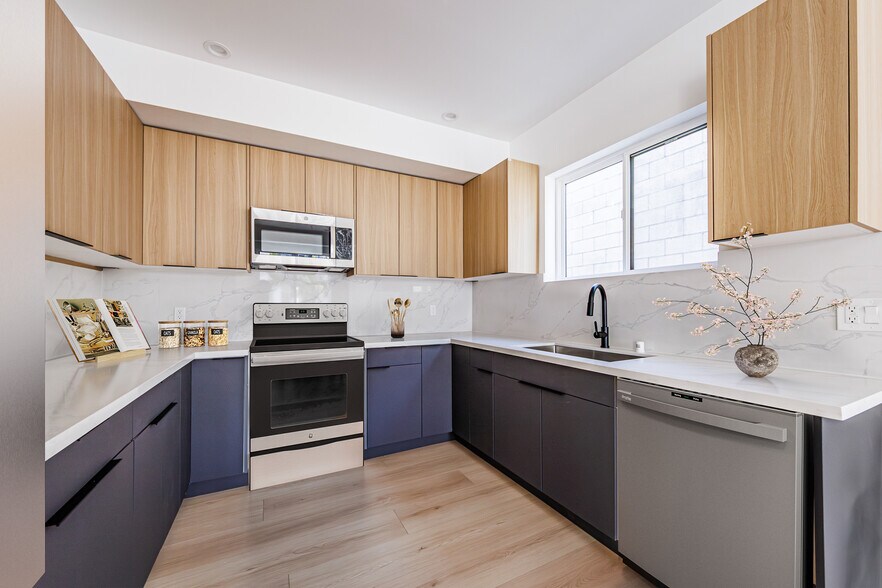 13461 Beach Ave, Marina Del Rey, CA à vendre - Photo du bâtiment - Image 3 de 45