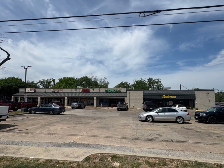 1300-1330 Round Rock Ave, Round Rock, TX for lease - Building Photo - Image 2 of 3