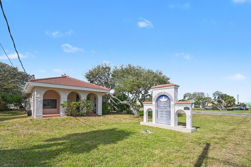 1727 N Atlantic Ave, Cocoa Beach, FL à louer - Photo du bâtiment - Image 2 de 24