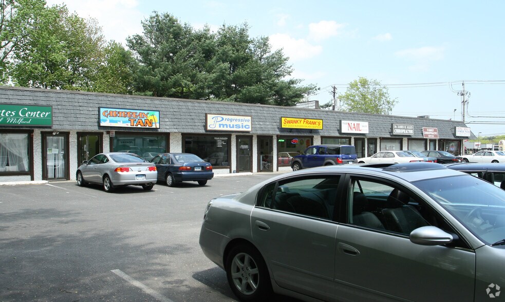 16 Red Bush Ln, Milford, CT à vendre - Photo du bâtiment - Image 2 de 7