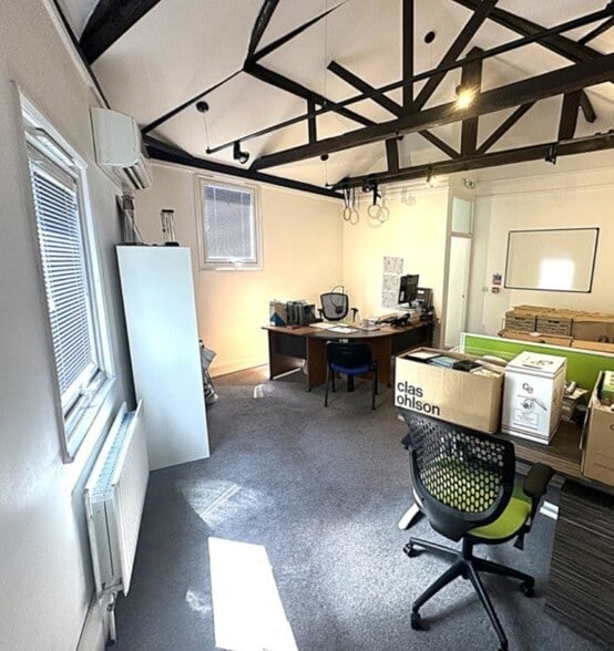 34A High St, Thames Ditton for sale - Building Photo - Image 2 of 5